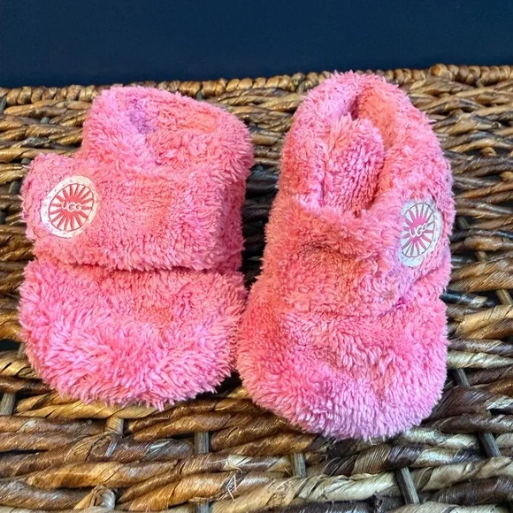 UGG Australia Hot Pink Infant Toddler Crib Shoe Slipper Velcro EUC - Picture 2 of 5